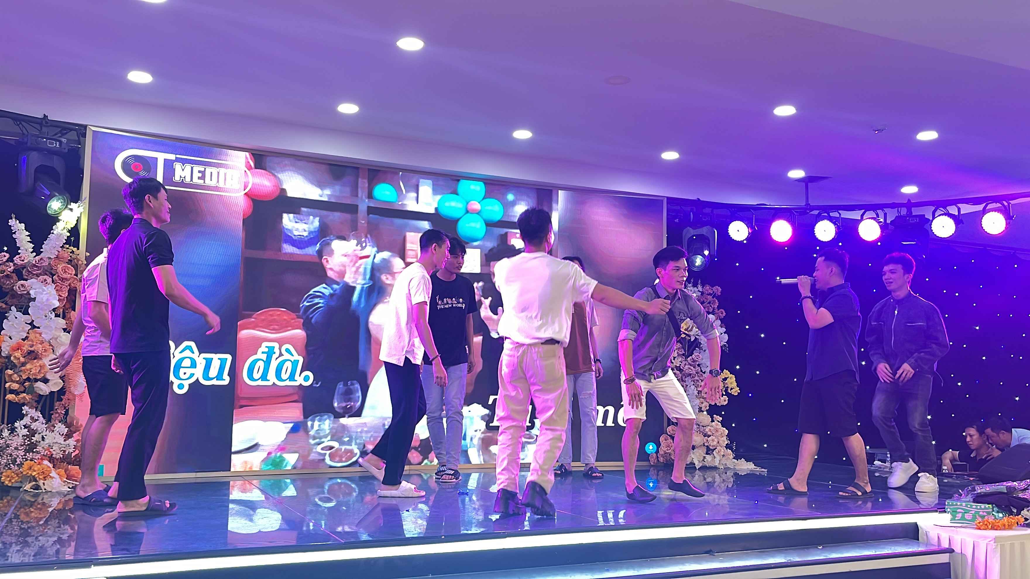 Văn nghệ gala Á Âu