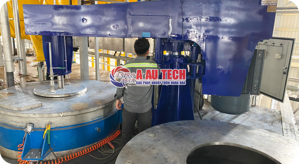 hệ thống khuấy trộn sơn kèm silo chứa phụ gia