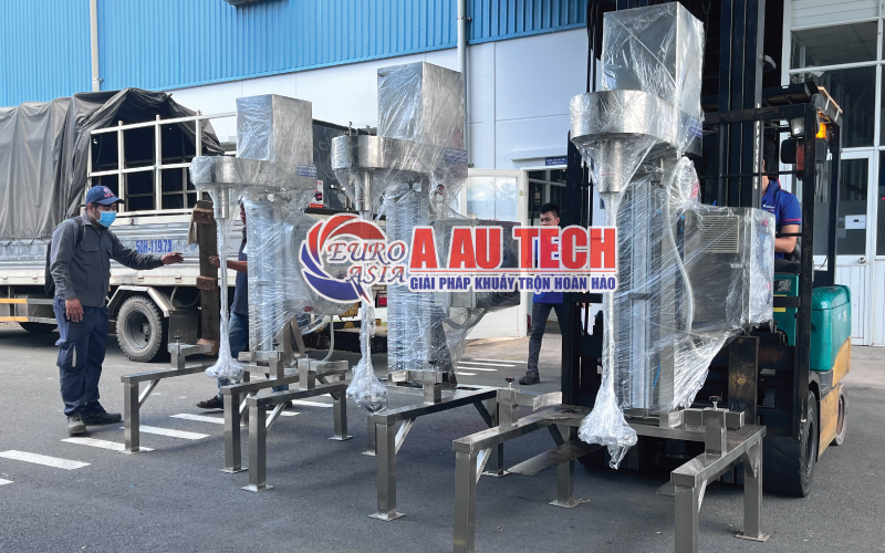 Giao hàng máy khuấy thực phẩm tại xưởng khách