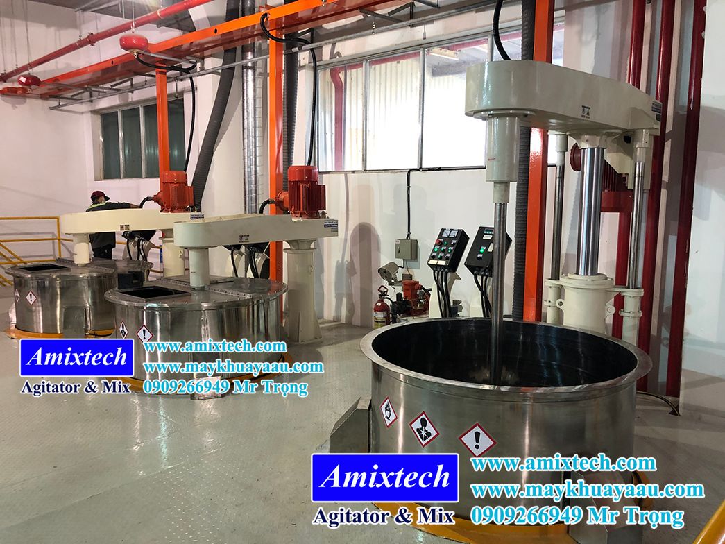 Máy khuấy sơn lắp sàn thao tác