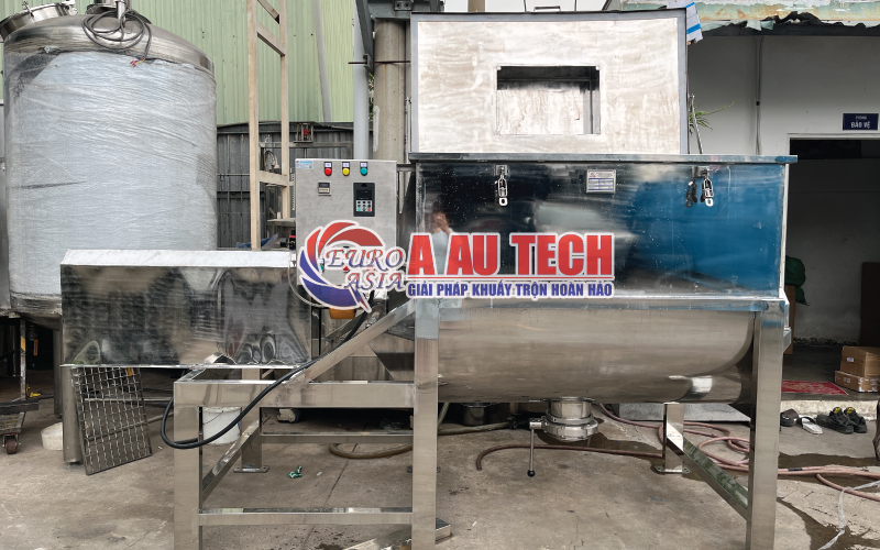 Máy trộn nằm ngang