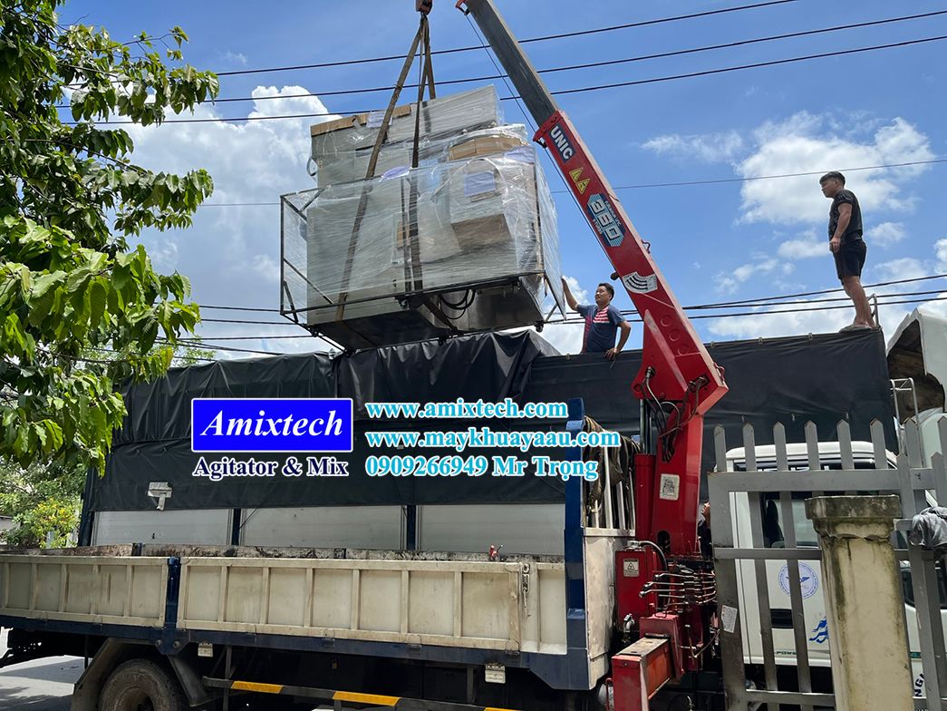 Giao hàng Máy đồng hóa hút chân không 2