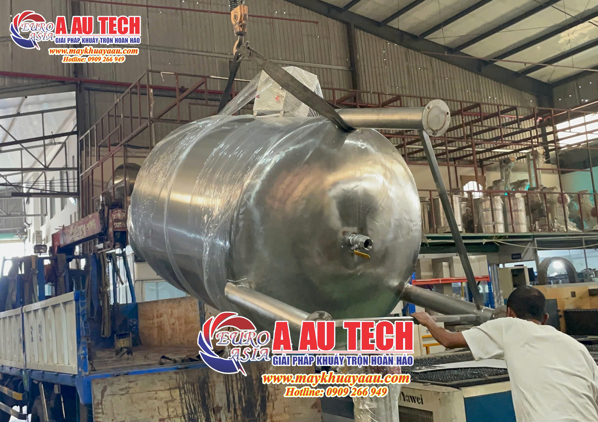 Giao hàng bồn trộn sơn công nghiệp