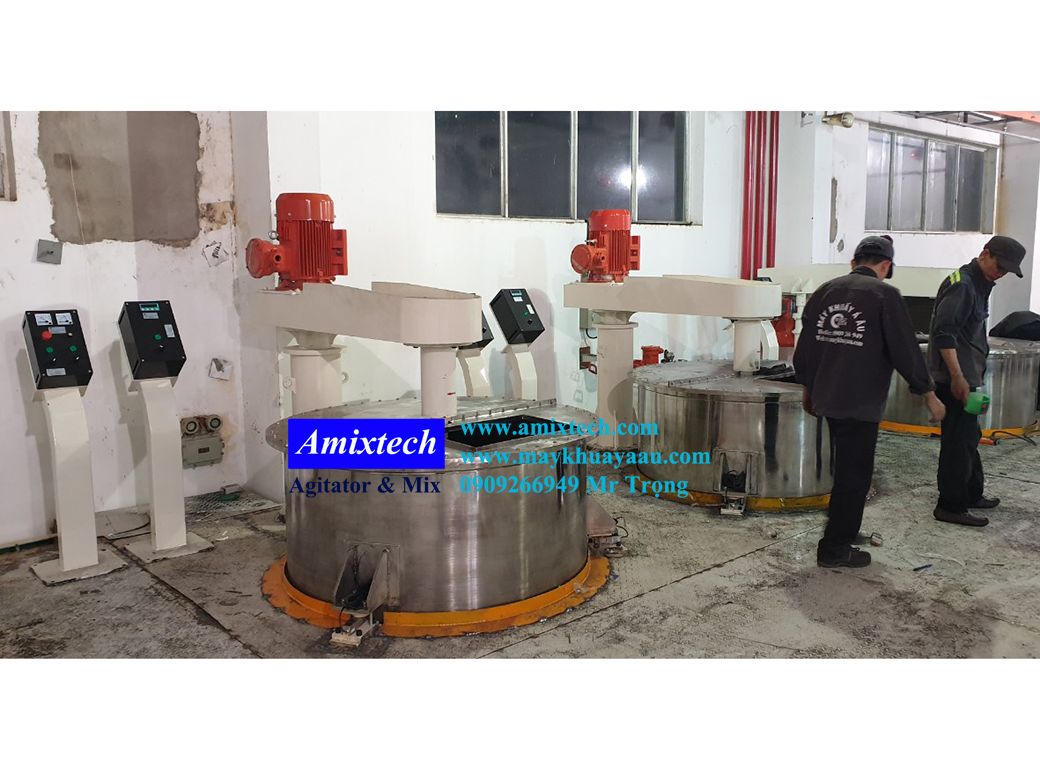 hệ thống máy khuấy sơn phòng nổ lắp trên sàn thao tác