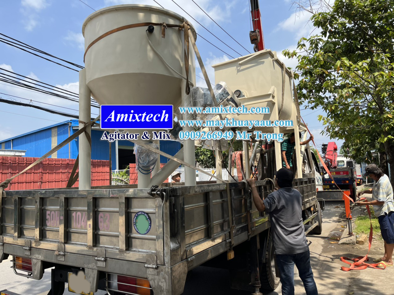 hình ảnh giao hàng máy trộn bột trét kèm silo