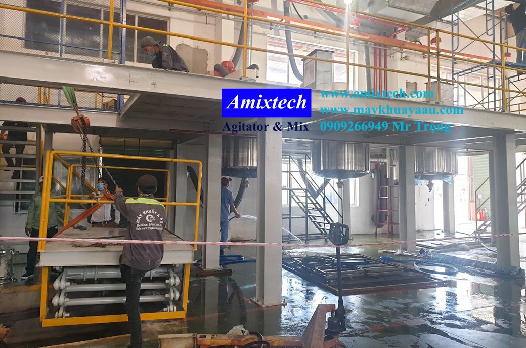 máy khuấy sơn lắp trên sàn thao tác