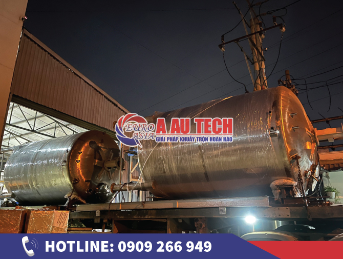 Giao hàng 2 bồn khuấy 11.000 lít cho công ty sản xuất nước rửa chén